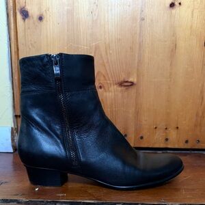 Heyraud Black leather booties 38